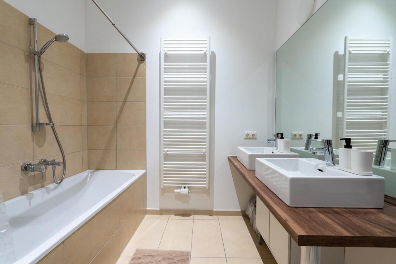 Central Two Bedroom Apartment Вена Экстерьер фото