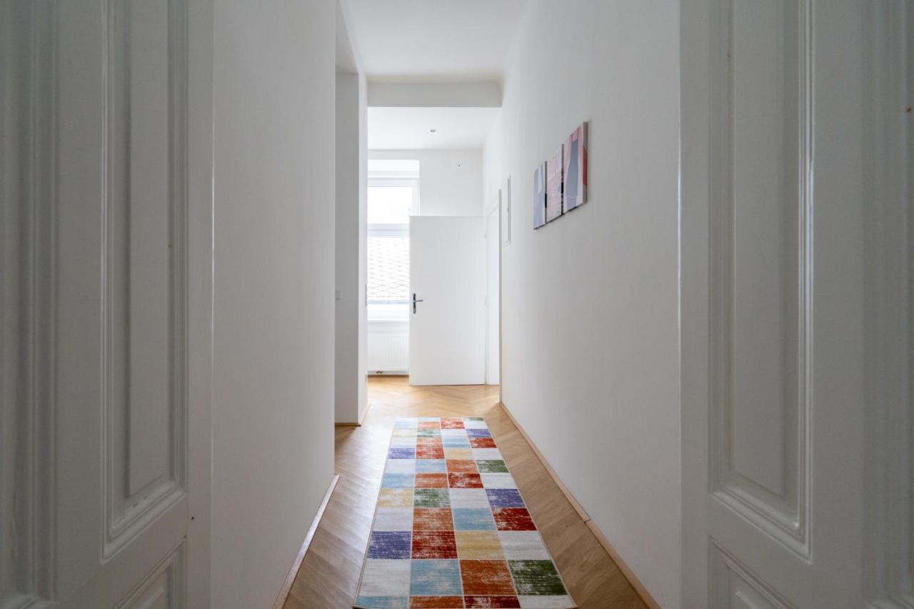 Central Two Bedroom Apartment Вена Экстерьер фото