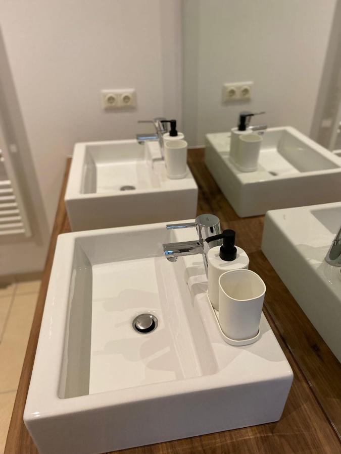 Central Two Bedroom Apartment Вена Экстерьер фото