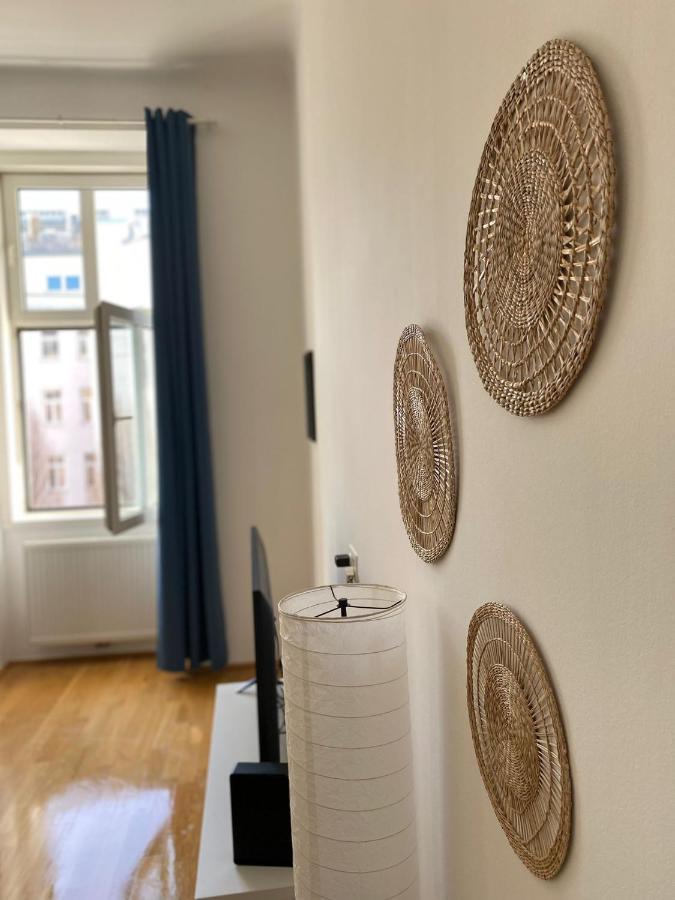 Central Two Bedroom Apartment Вена Экстерьер фото