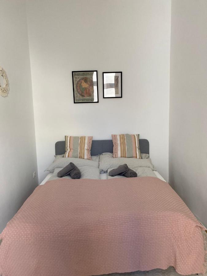 Central Two Bedroom Apartment Вена Экстерьер фото
