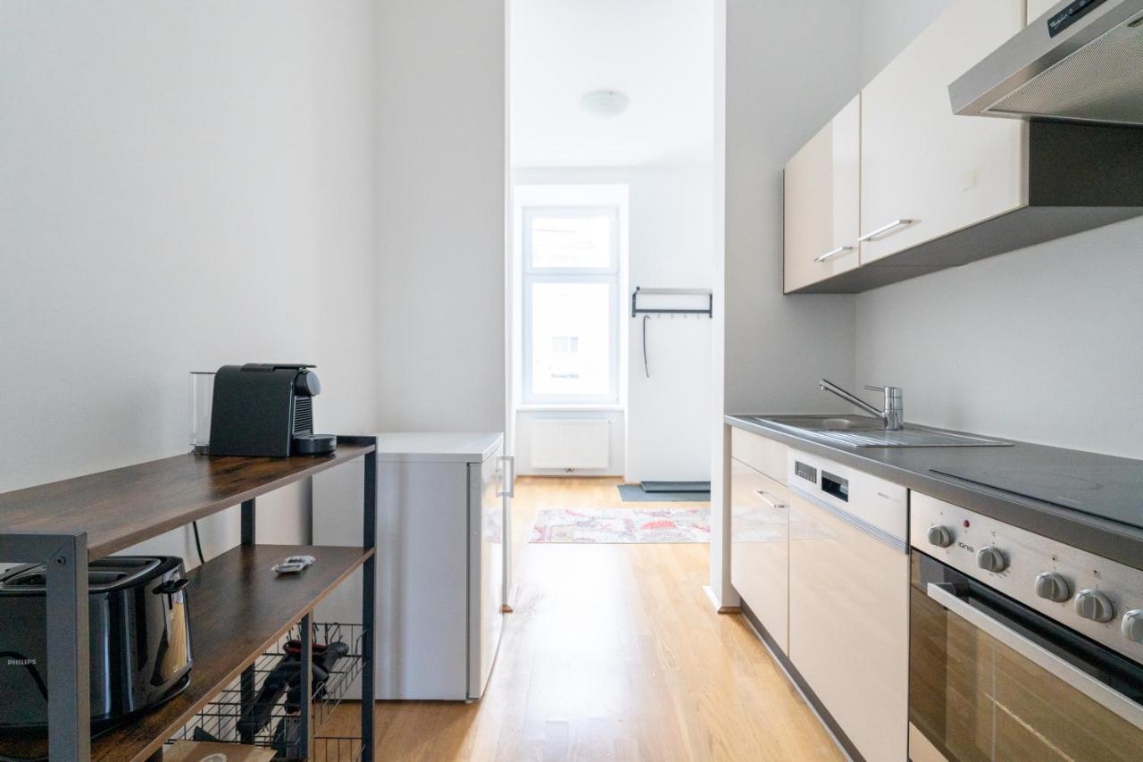 Central Two Bedroom Apartment Вена Экстерьер фото