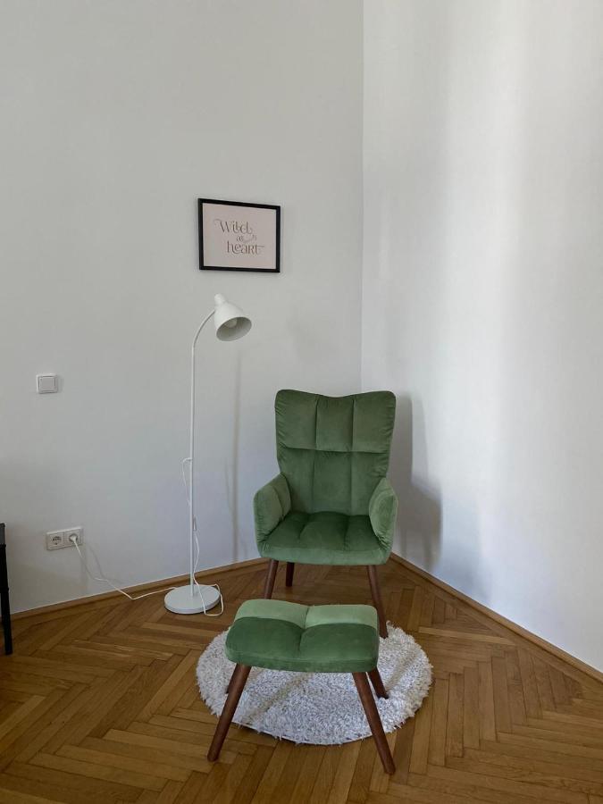 Central Two Bedroom Apartment Вена Экстерьер фото
