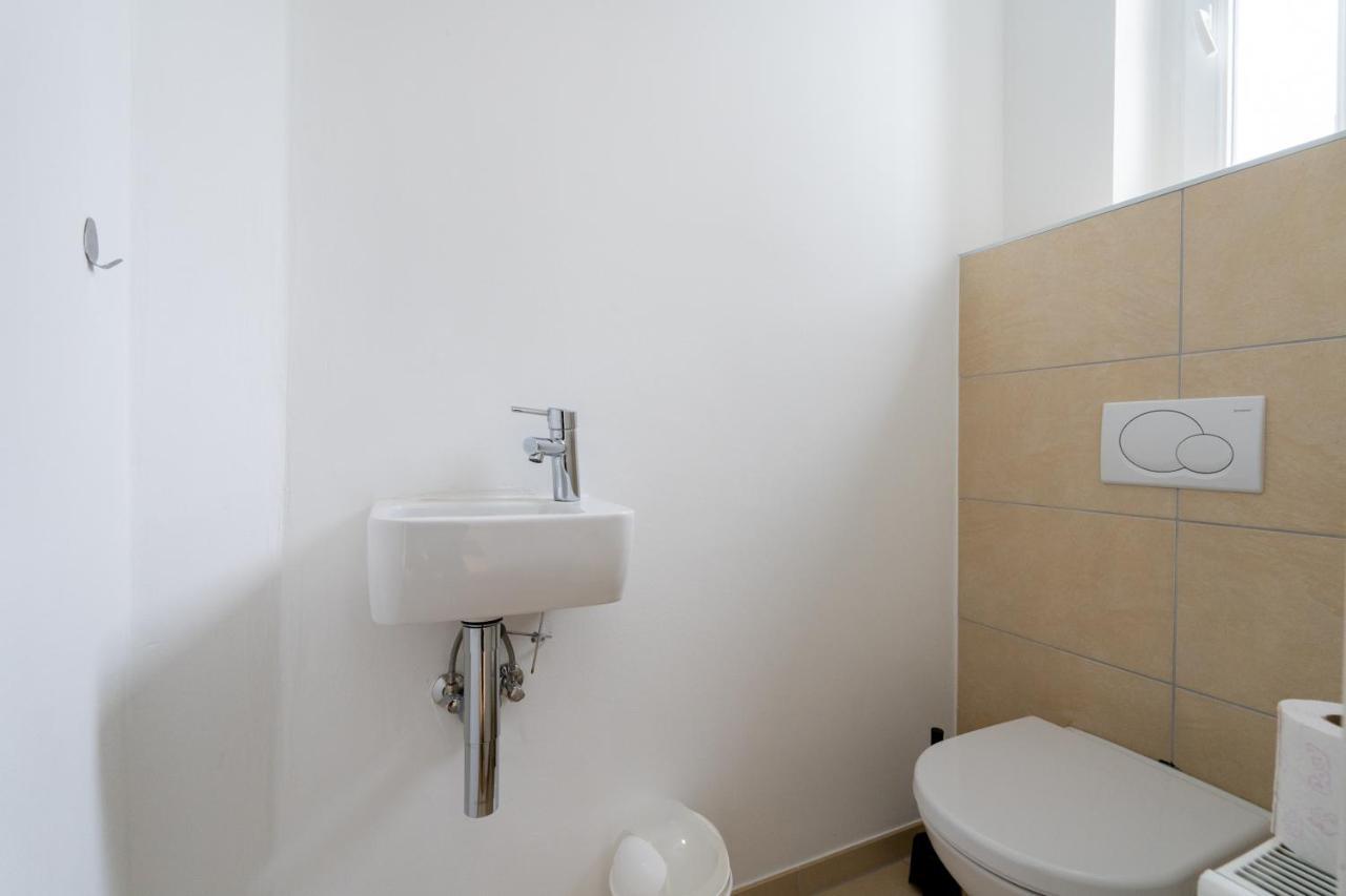Central Two Bedroom Apartment Вена Экстерьер фото