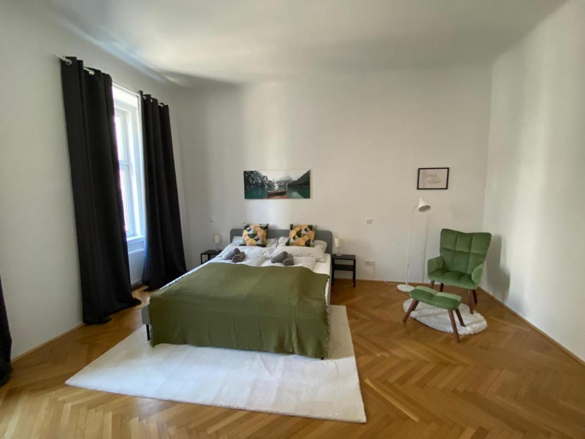 Central Two Bedroom Apartment Вена Экстерьер фото