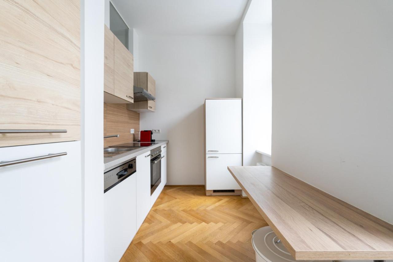 Central Two Bedroom Apartment Вена Экстерьер фото
