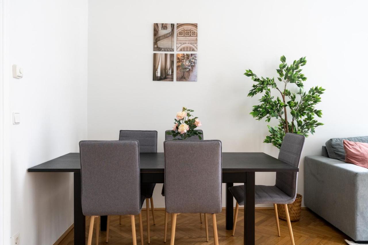 Central Two Bedroom Apartment Вена Экстерьер фото