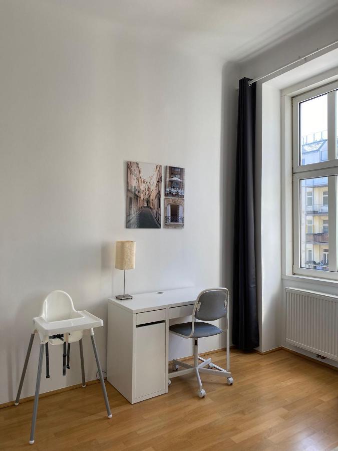 Central Two Bedroom Apartment Вена Экстерьер фото
