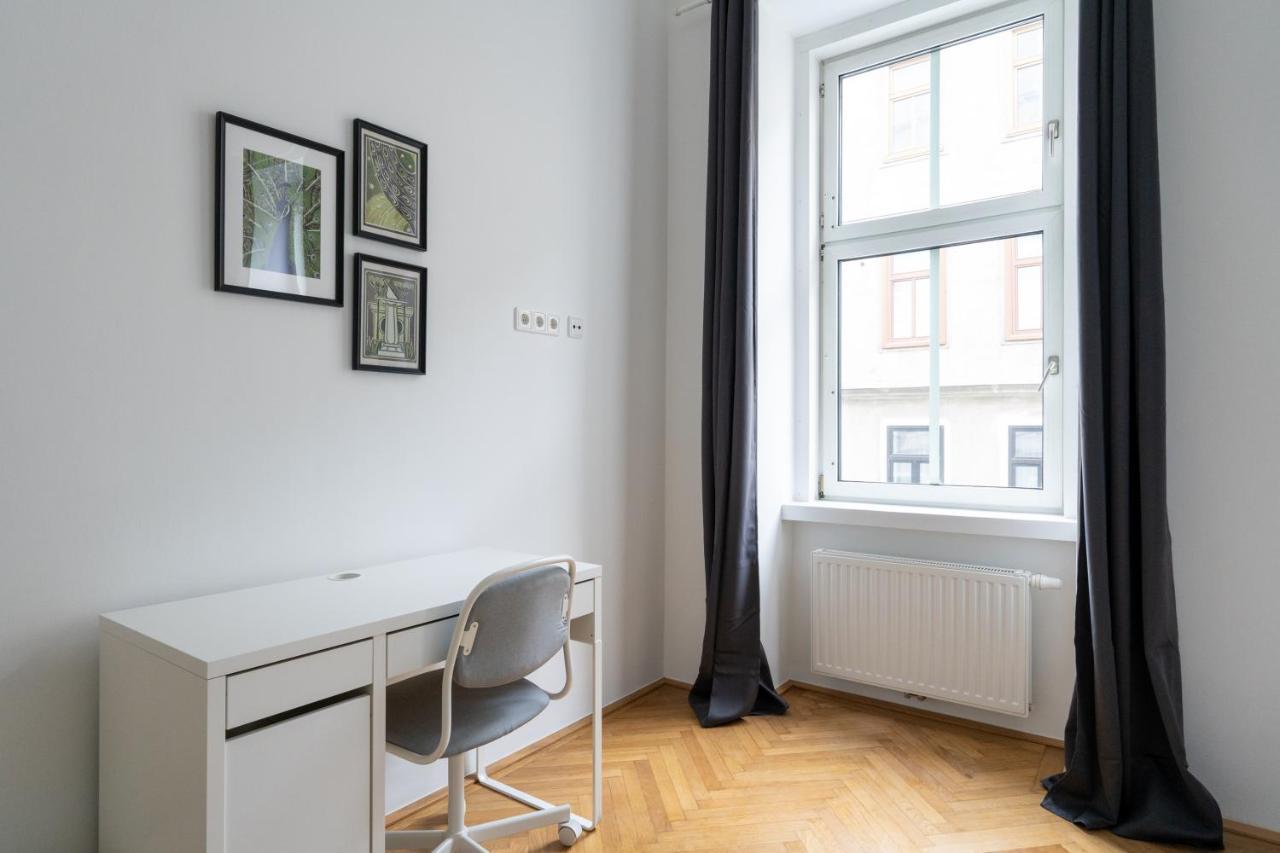 Central Two Bedroom Apartment Вена Экстерьер фото